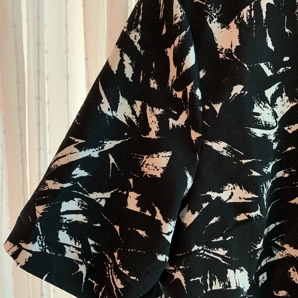 Cropped Blouse - Picture 2 of 4